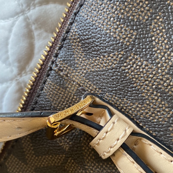 Michael Kors Brown Bag. Like new. - Picture 2 of 6